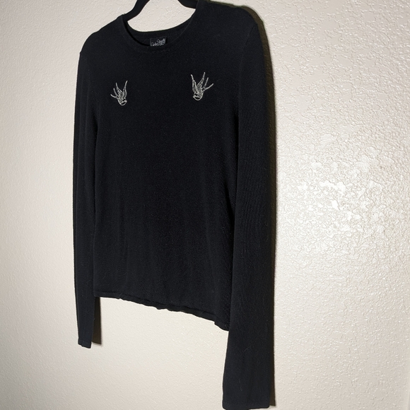 Rock Steady Cropped Crew Sweater with Cream Swallow Tail Motifs - Picture 4 of 8